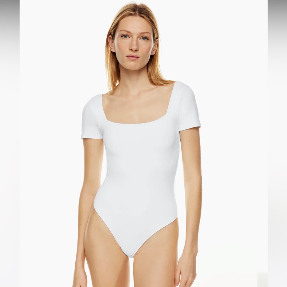 Aritzia Babaton Square Neck Short Sleeve Tee Contour Bodysuit in White